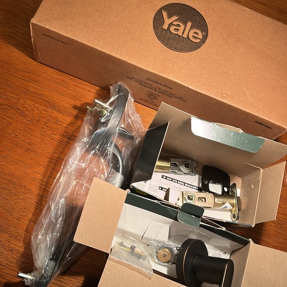 Yale Entry Door Handle - Picture 6 of 8